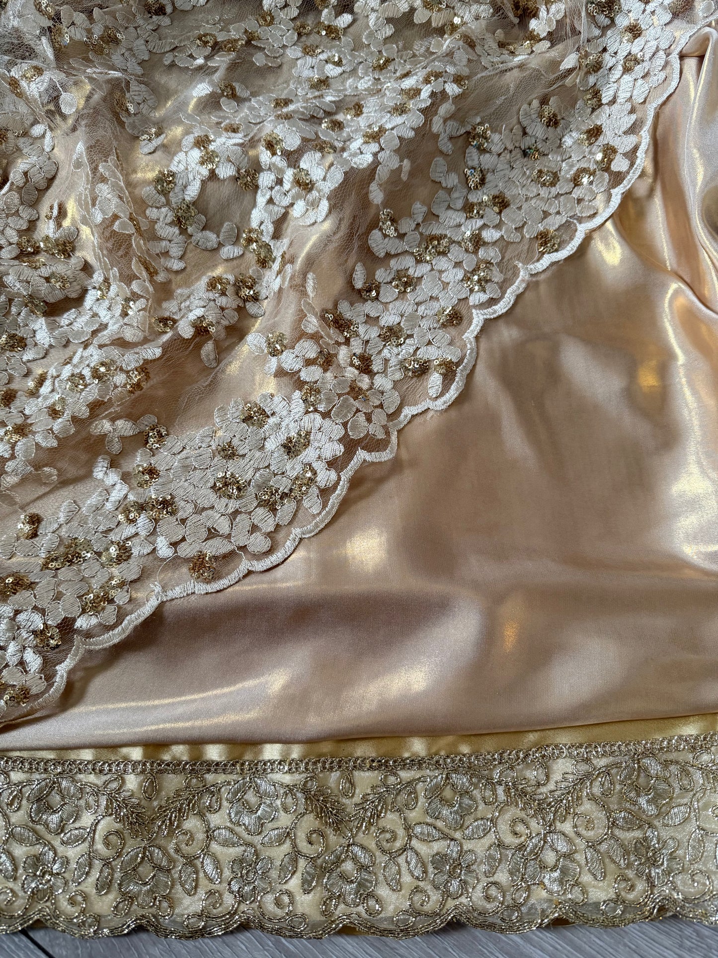 Luxury Love Gold Shimmer Special Occasion Dirac