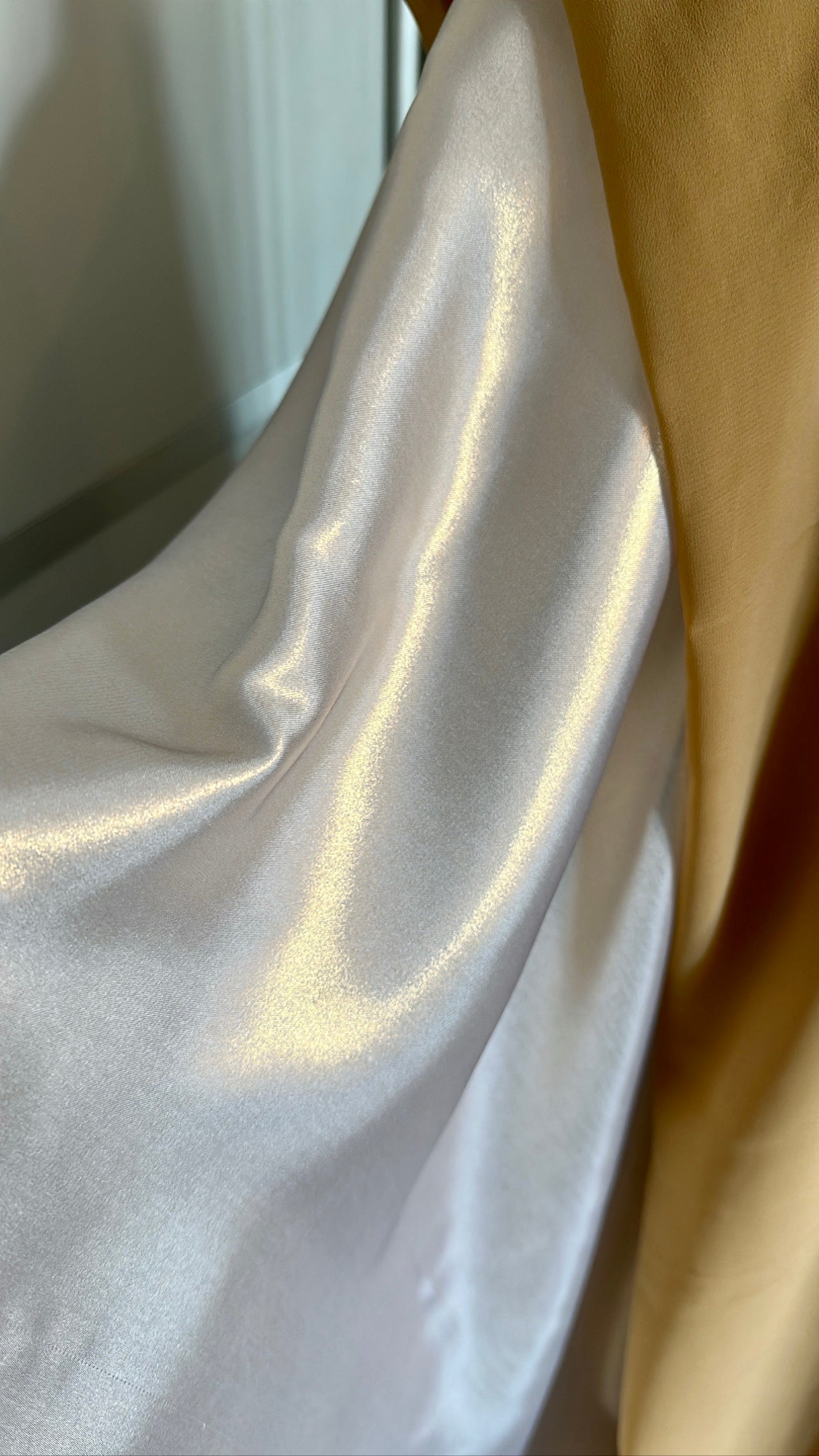 White Shimmer Dirac & Gold Dirac