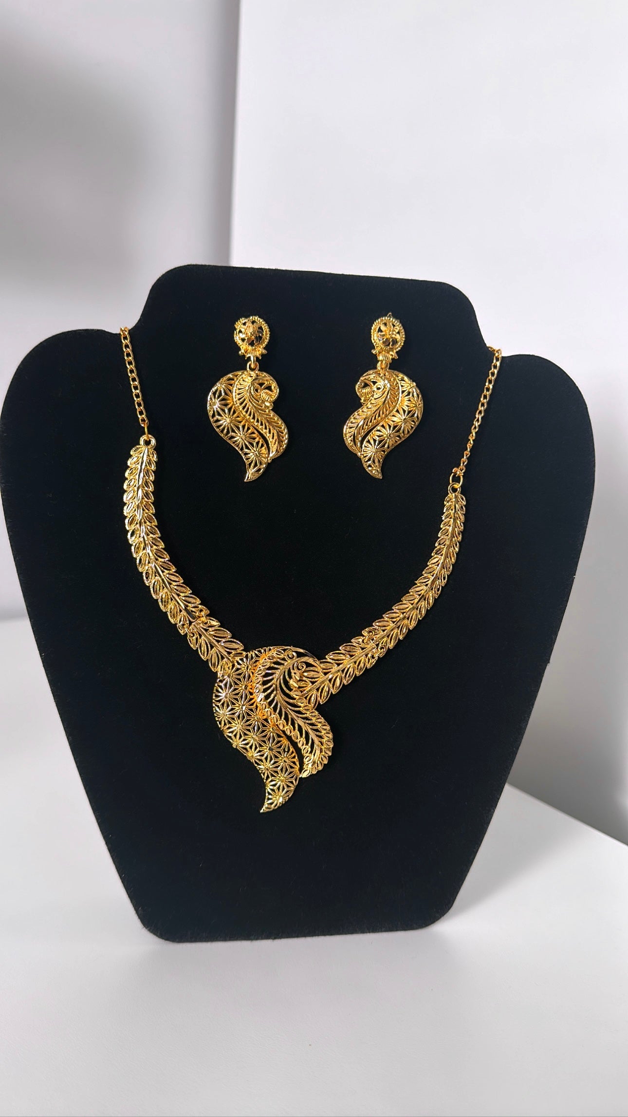 Zainab Gold Necklace Set