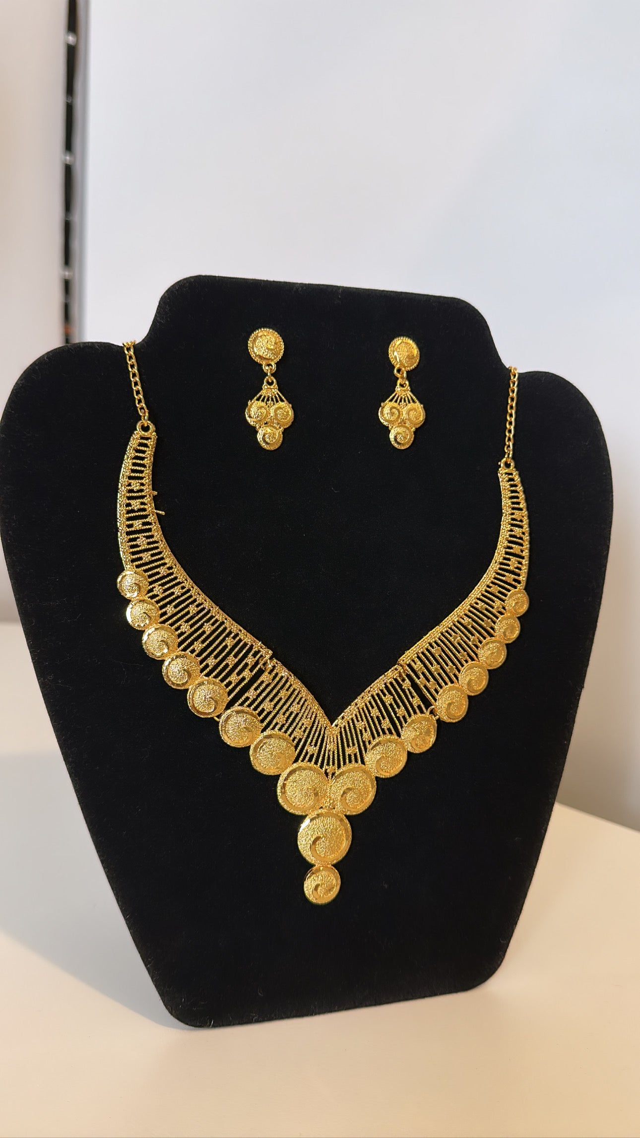 Lily Gold Necklace Set